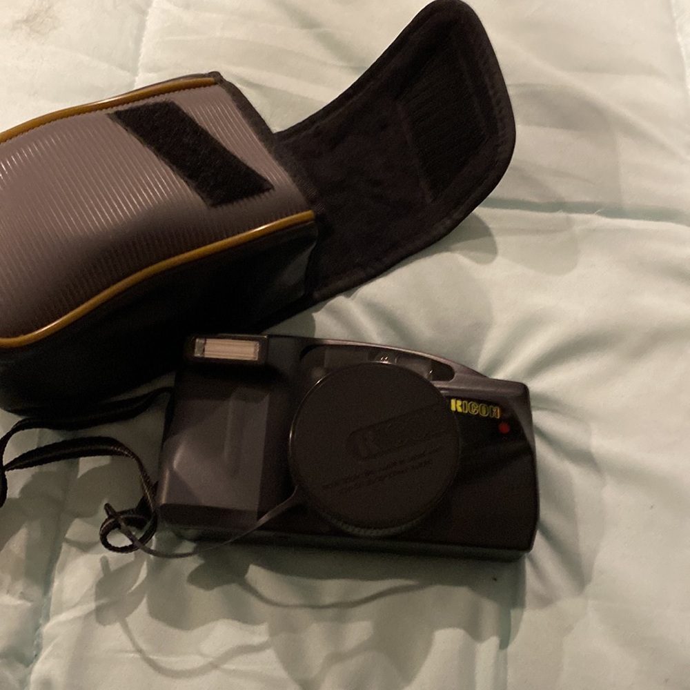 Camera and case - Picture 2 of 3